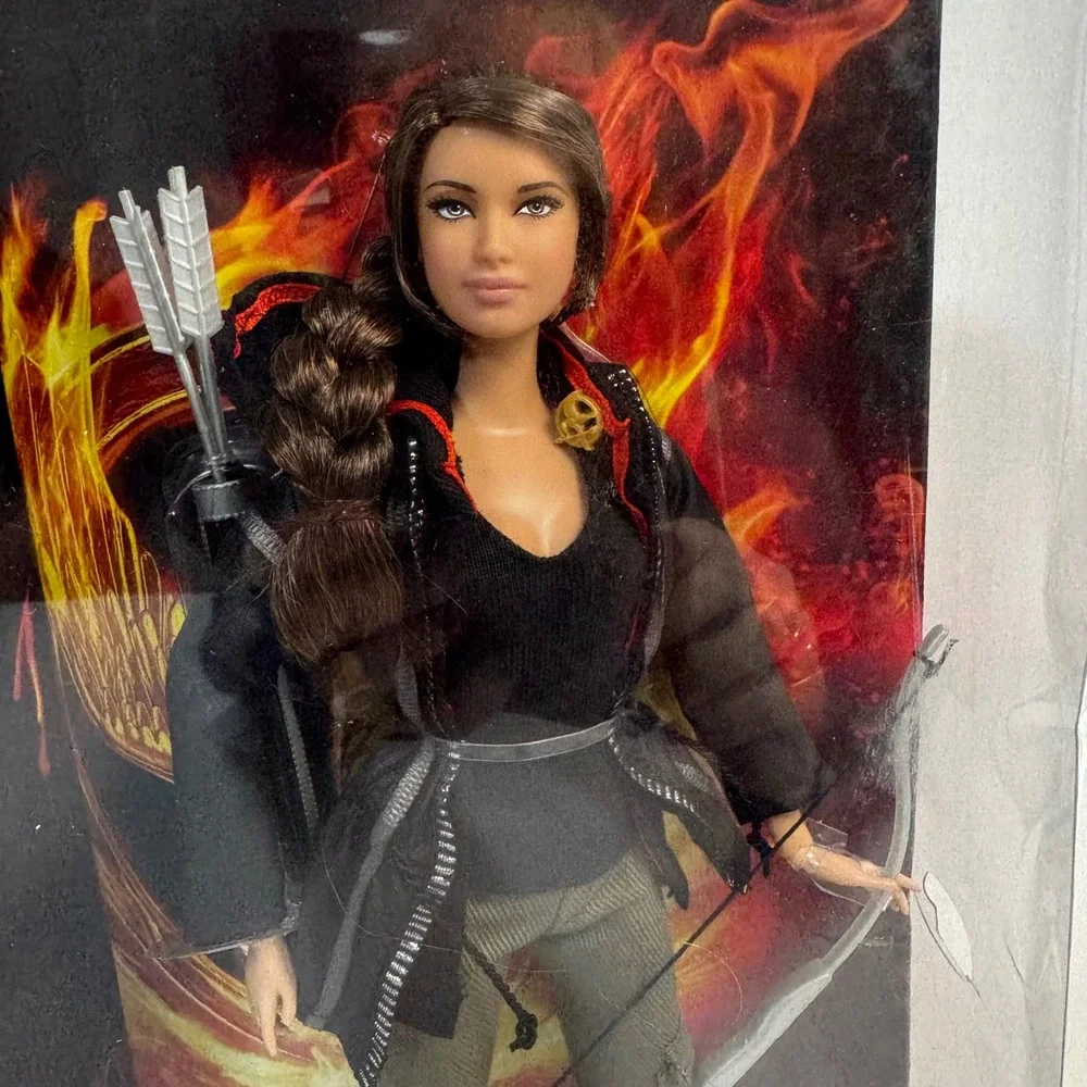 Barbie Collector Black Label The Hunger Games Katniss Everdeen Doll W3320 New